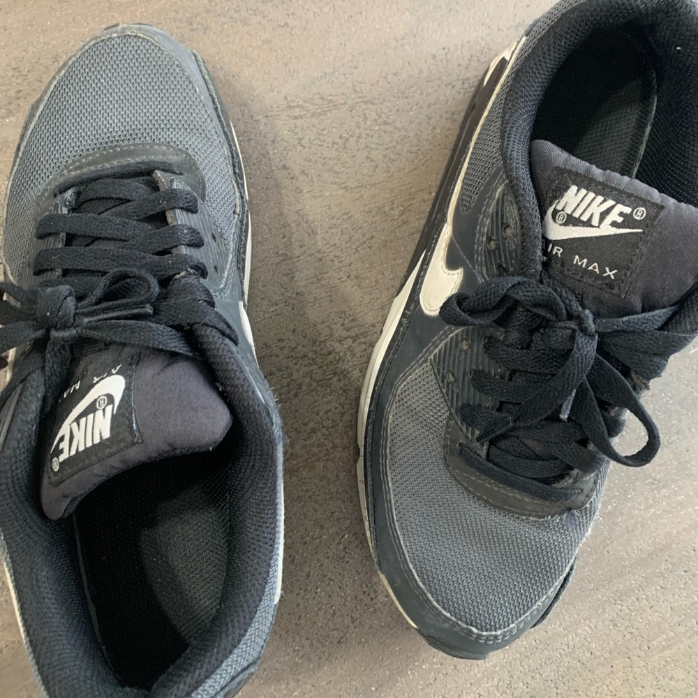 Used Boys/Men Size 8 Nike Air Max